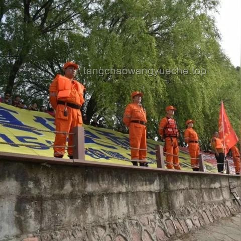 **龙舟赛上划最快的原来是救援队：一场速度与激情的意外之旅**